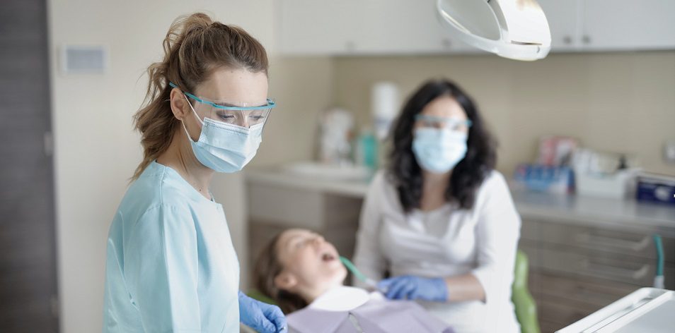 Dental Nursing and Trainee Dental Nurses, Dental Nursing and Trainee Dental Nurses, Oral Health Education Course, Fluoride Varnish Application